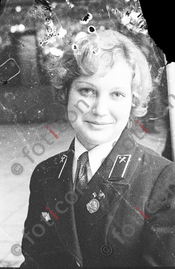 Portrait einer Soldatin 2 | Portrait of a female soldier 2 - Foto Harder-007_DivKBBild053.jpg | foticon.de - Bilddatenbank für Motive aus Geschichte und Kultur